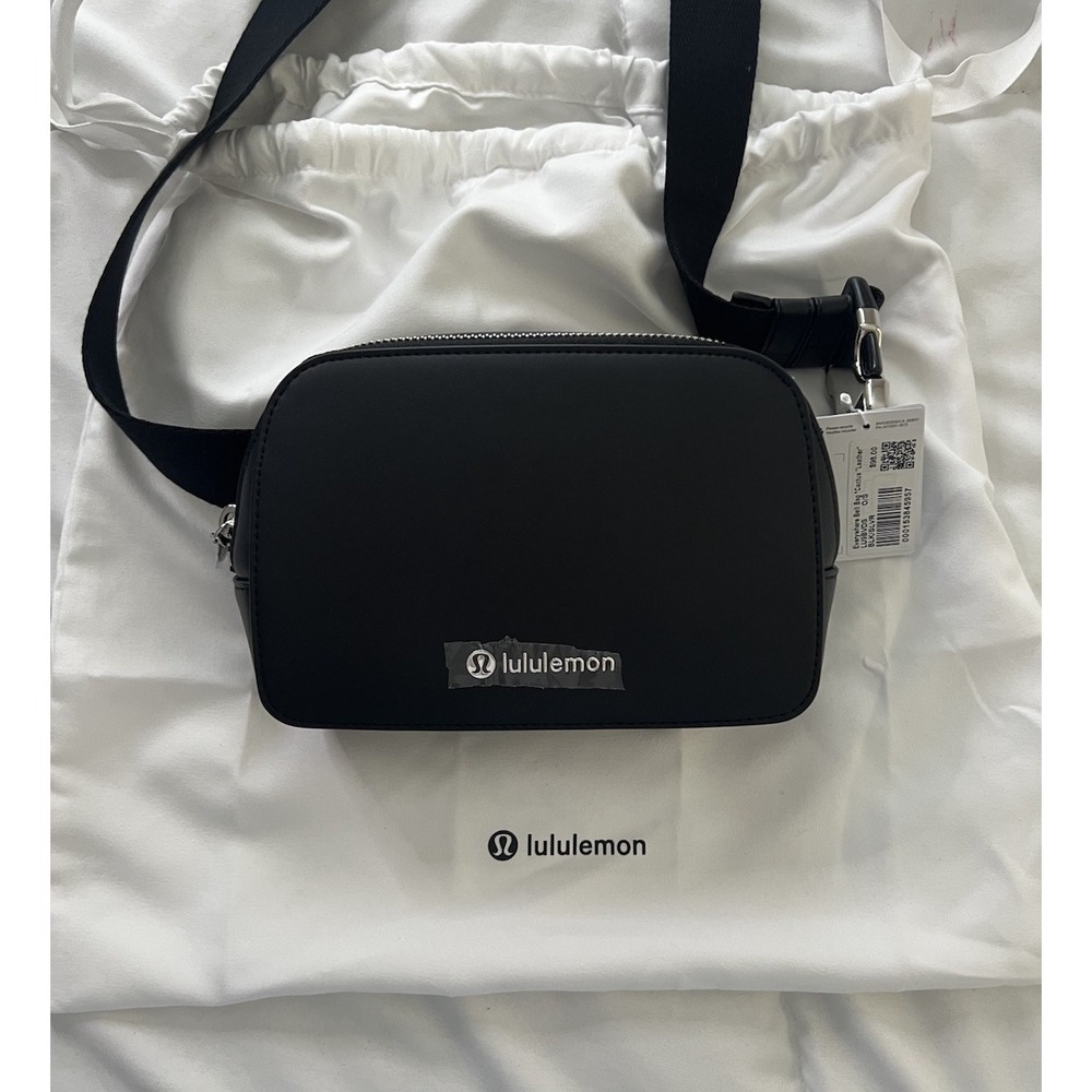 Lululemon Everywhere Belt Bag Cactus Leather Alternative 1L Black/silver - Picture 5 of 13